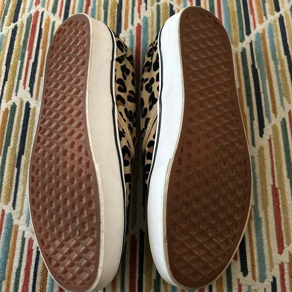 Vans women’s Leopard Print Slip-On Shoes - Picture 2 of 3